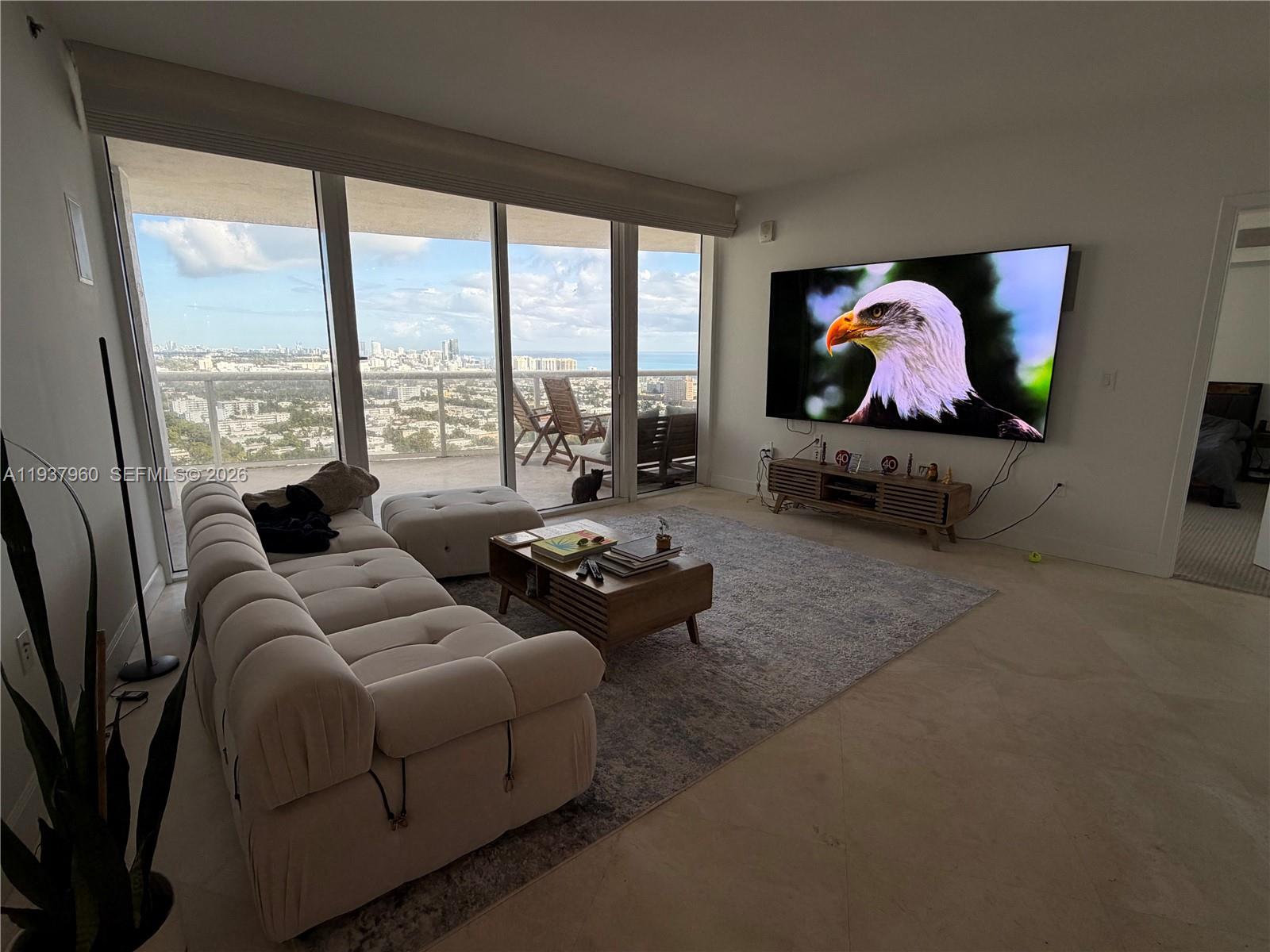 400 Alton Road, Unit LPH3007 Miami Beach, FL 33139 - Photo 8 of 51 Current Tenant's Furnisher