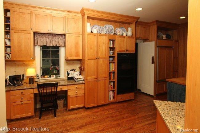 5000 Brookdale Road Bloomfield Hills, MI 48304 - Photo 7 of 25 Kitchen W/Hardwood Floors