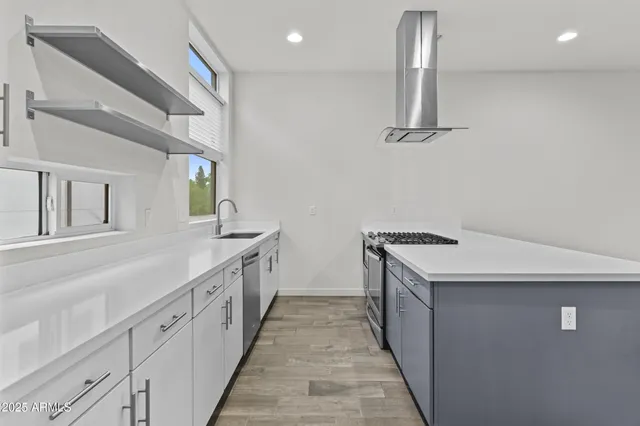 $2,700 | 325 East Coronado Road, Unit 8, Phoenix, AZ 85004