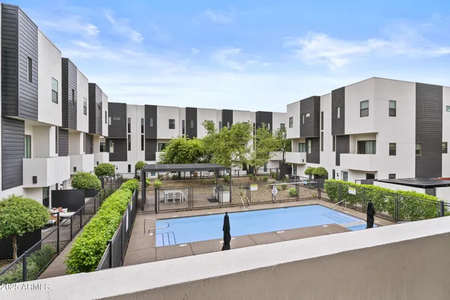 $2,700 | 325 East Coronado Road, Unit 8, Phoenix, AZ 85004