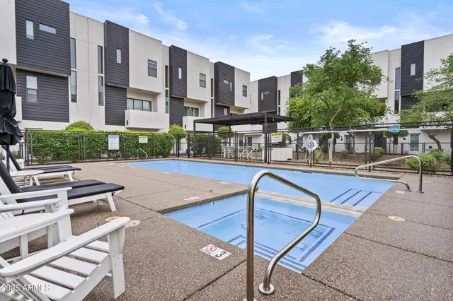 $2,700 | 325 East Coronado Road, Unit 8, Phoenix, AZ 85004