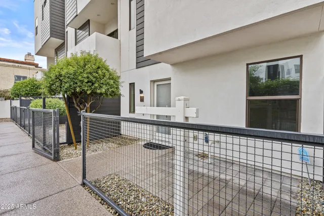 $2,700 | 325 East Coronado Road, Unit 8, Phoenix, AZ 85004