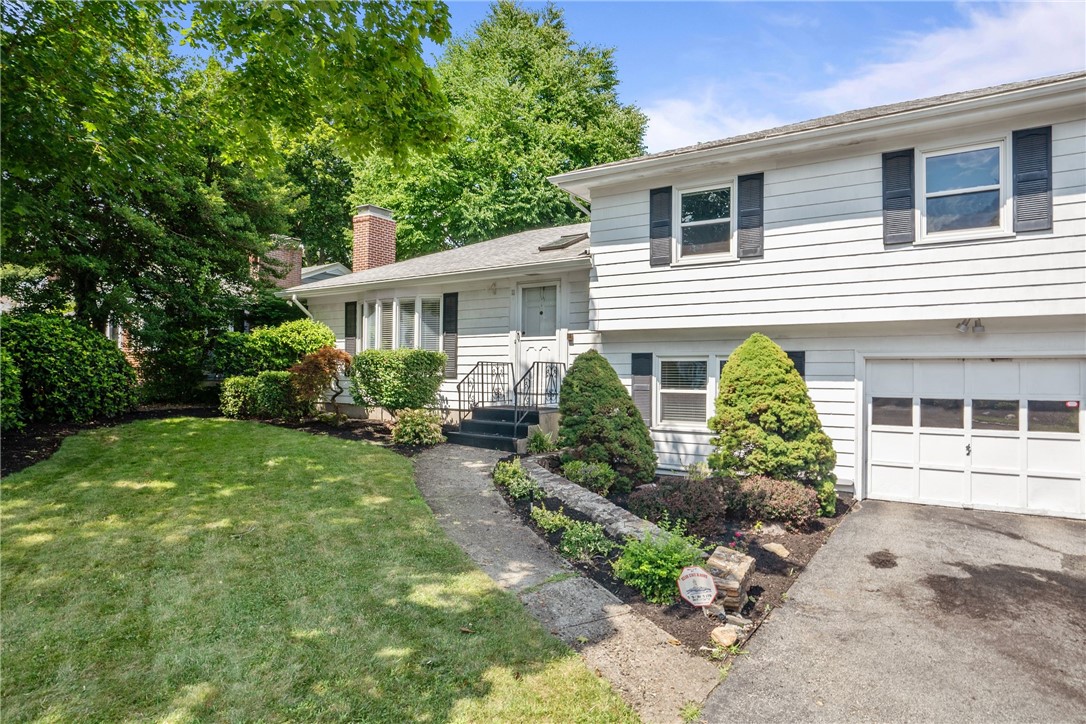 11 Everett Road Cranston, RI 02920 - Photo 3 of 24