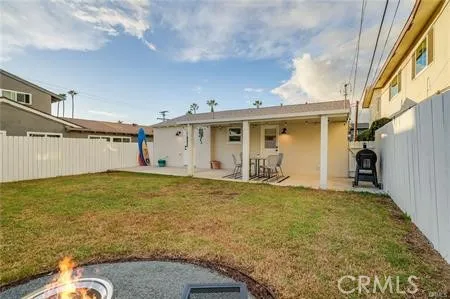 a view of a house with a backyard