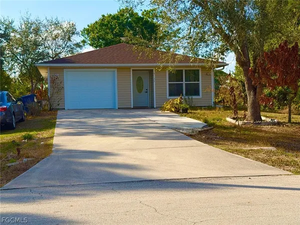 $1,950 | 5011 Moon Court, LaBelle, FL 33935