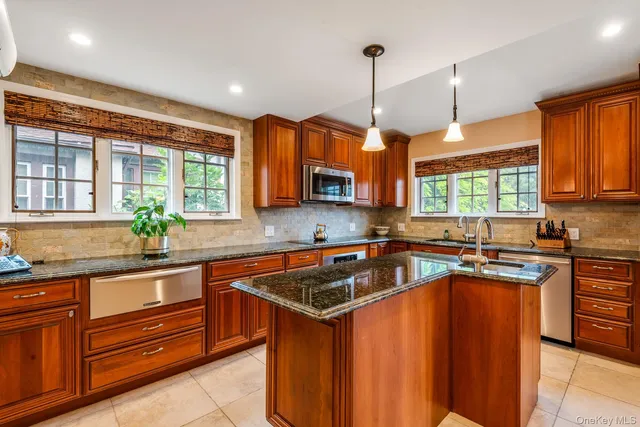 $2,238,000 | 33-47 158th Street | Murray Hill - Flushing