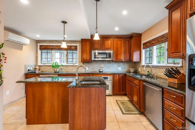 $2,238,000 | 33-47 158th Street | Murray Hill - Flushing