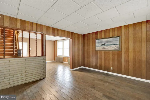 a view of a walk in closet