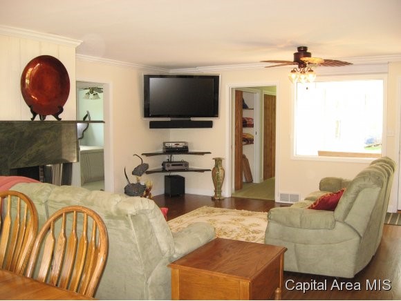 17 Hawthorne Lane Springfield, IL 62712 - Photo 4 of 22 Gallery Image 4