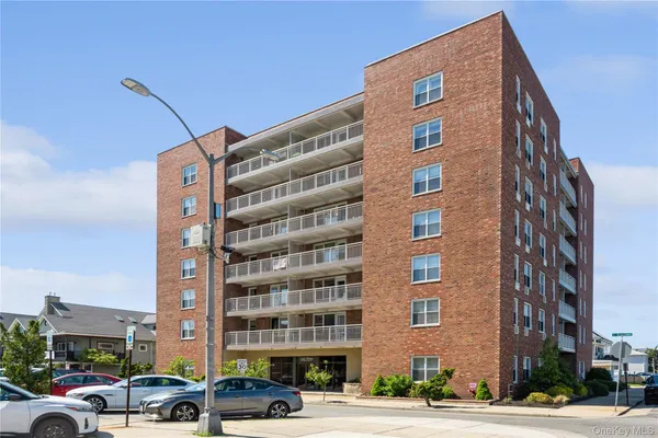 $279,000 | 855 East Broadway, Unit LD, Long Beach, NY 11561