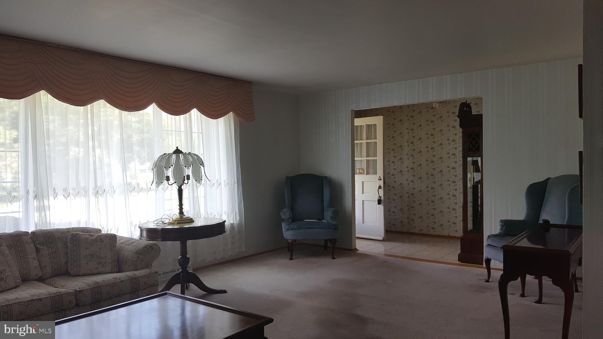 330 Keats Road Huntingdon Valley, PA 19006 - Photo 8 of 20 Livingroom