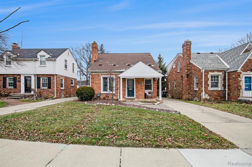 1536 Roslyn Road Grosse Pointe, MI 48236 - Photo 1 of 34
