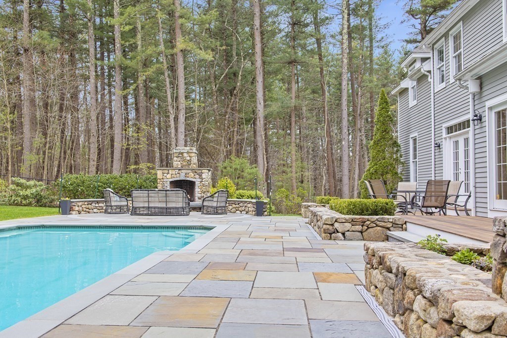 90 Ruddock Road Sudbury, MA 01776 - Photo 38 of 41 a house view with a sitting space