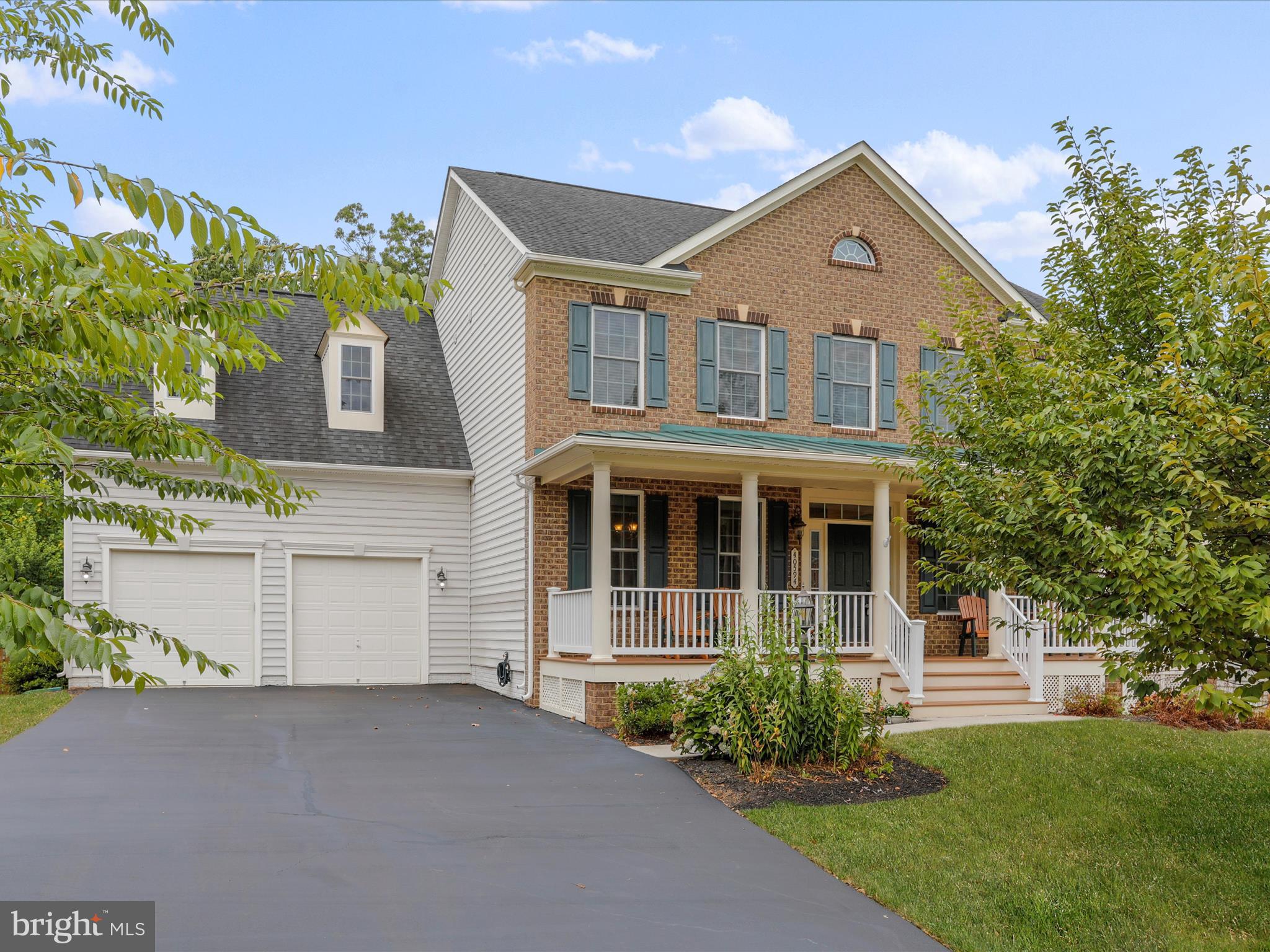 Exterior Front-driveway holds about 4 cars