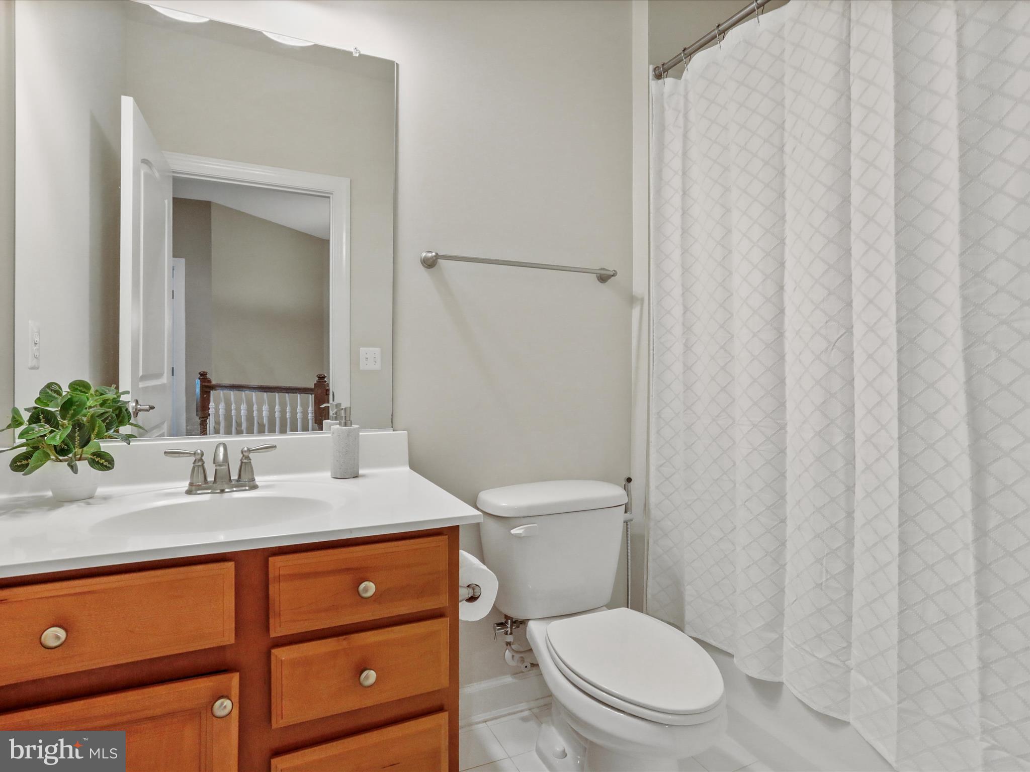 40594 Banshee Drive Leesburg, VA 20175 - Photo 36 of 74 Upper Level Full Bath