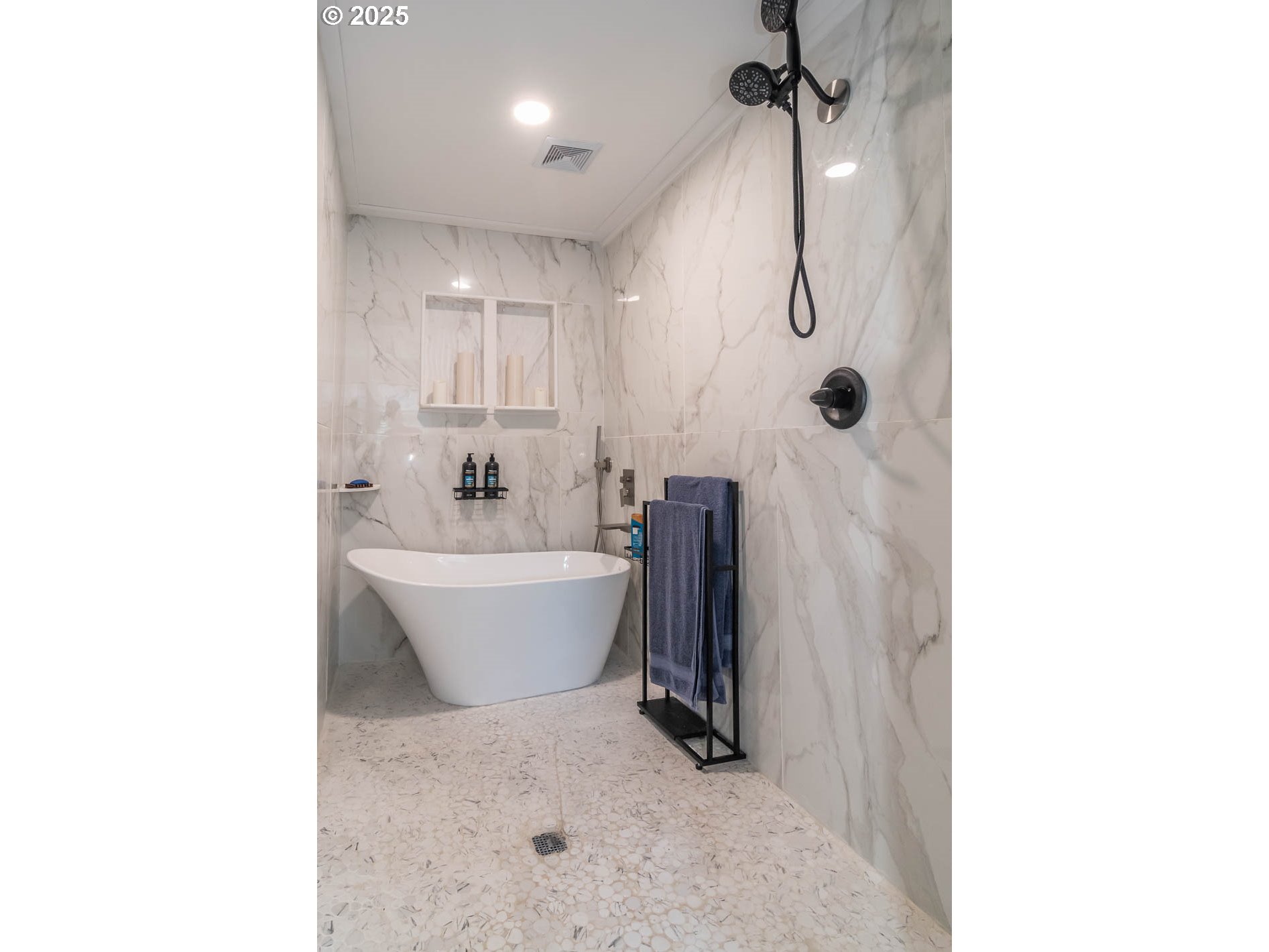 290 Singing Waters Road Winchester, OR 97495 - Photo 21 of 47 Gallery Image 21