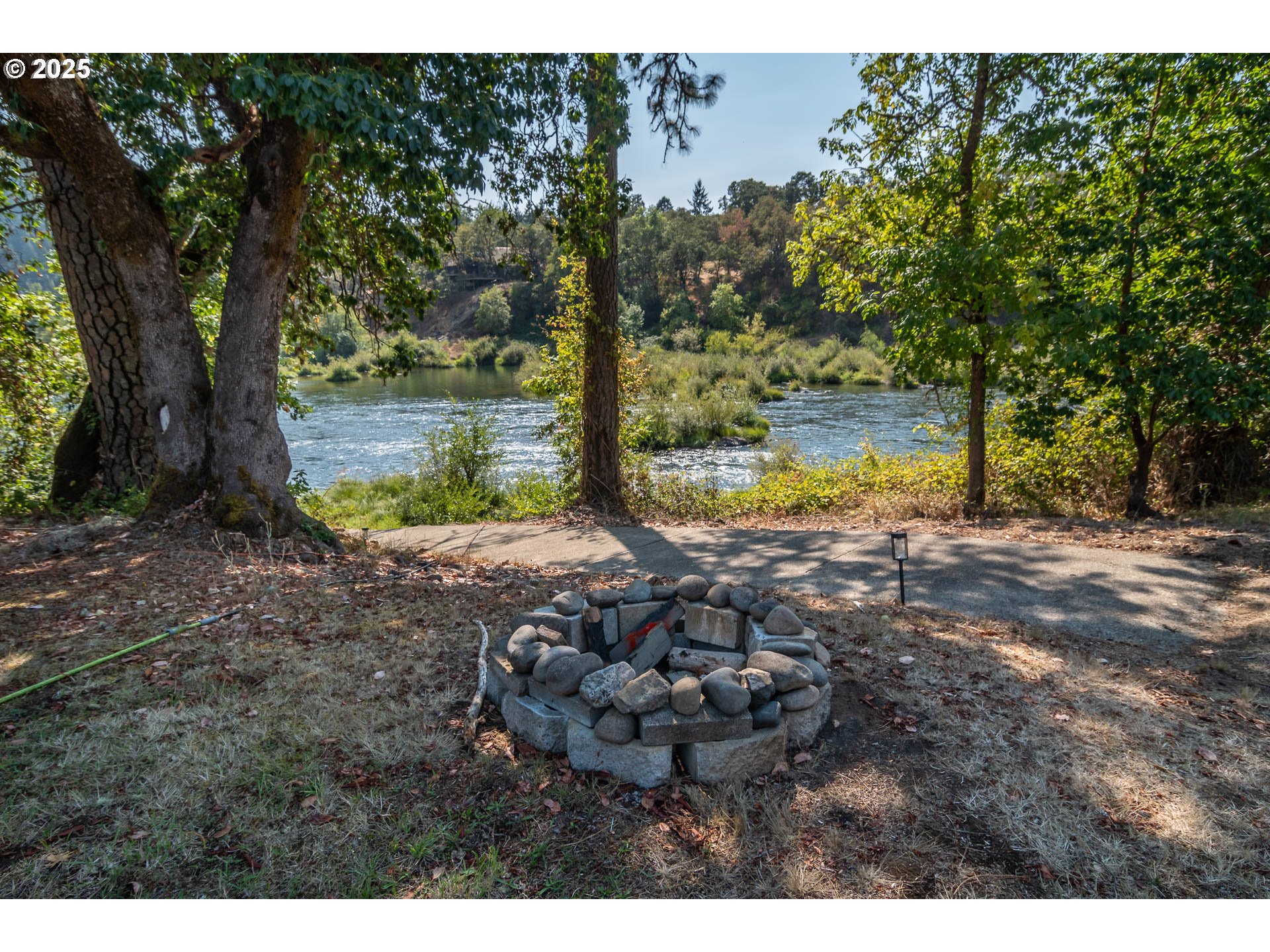 290 Singing Waters Road Winchester, OR 97495 - Photo 38 of 47 Gallery Image 38