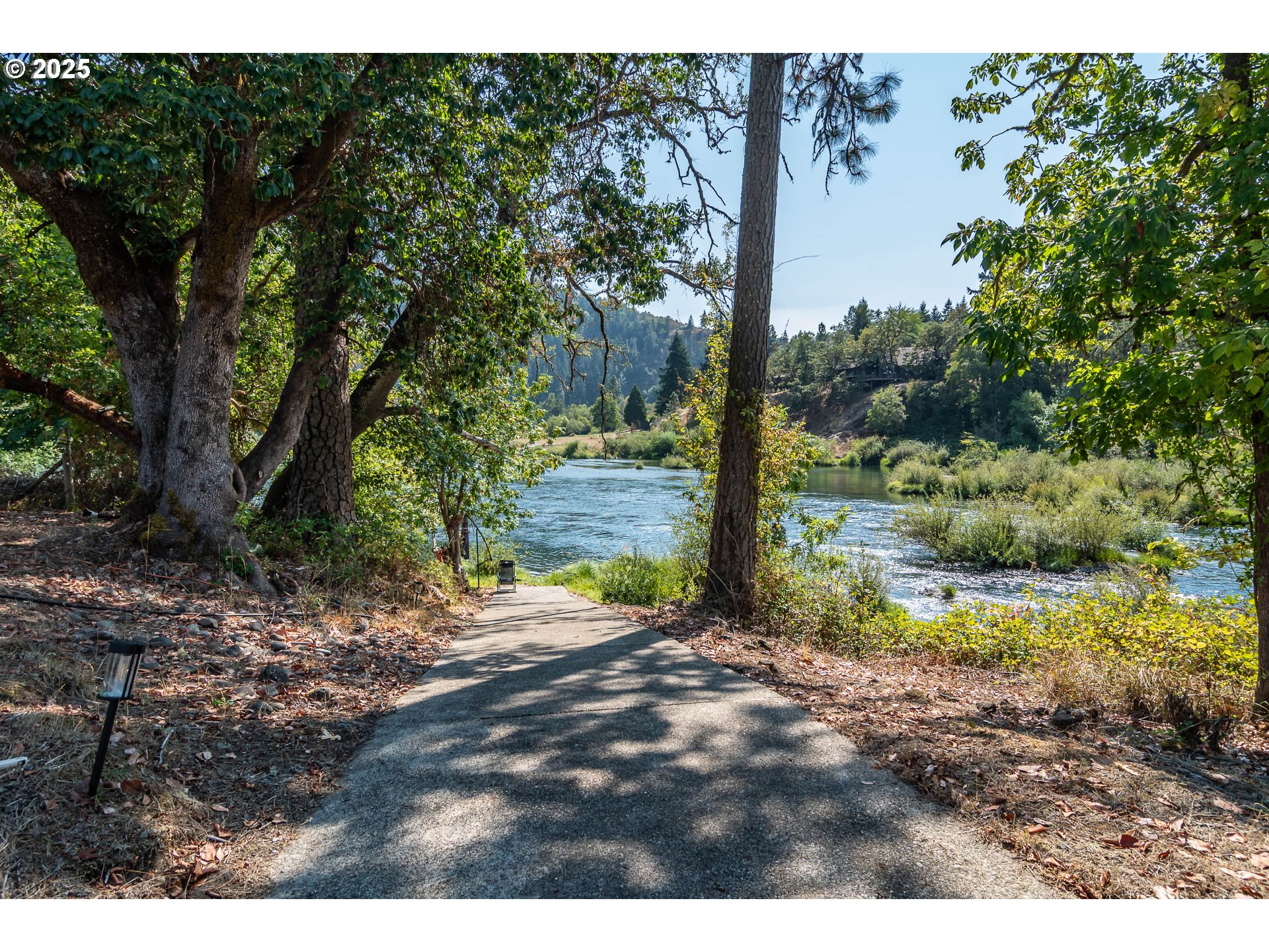 290 Singing Waters Road Winchester, OR 97495 - Photo 39 of 47 Gallery Image 39