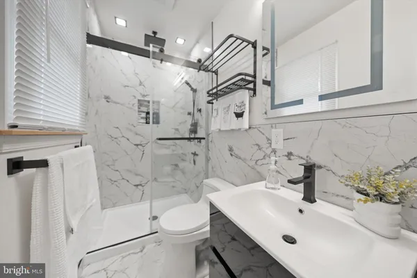 $699,000 | 436 Castleton View Road, Castleton, VA 22716