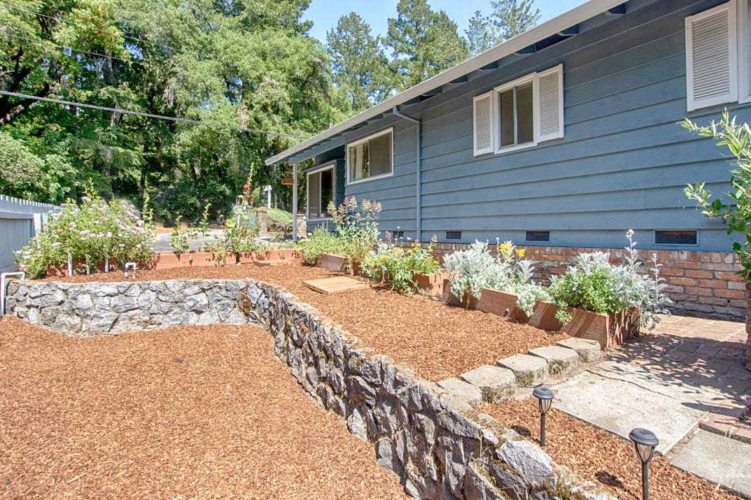 7 Plaza Mount Hermon, CA 95041 - Photo 4 of 26 a view of a backyard with sitting area