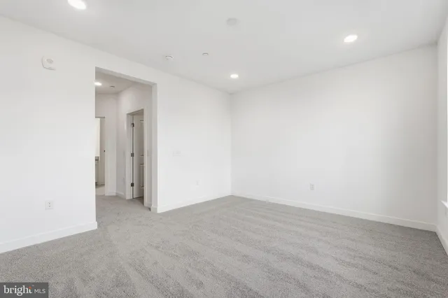 $2,950 | 21731 Dovekie Terrace, Unit 302, Ashburn, VA 20147