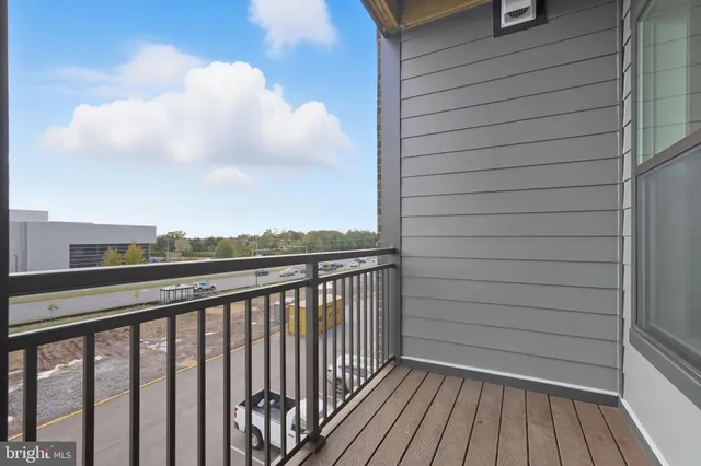 $2,950 | 21731 Dovekie Terrace, Unit 302, Ashburn, VA 20147