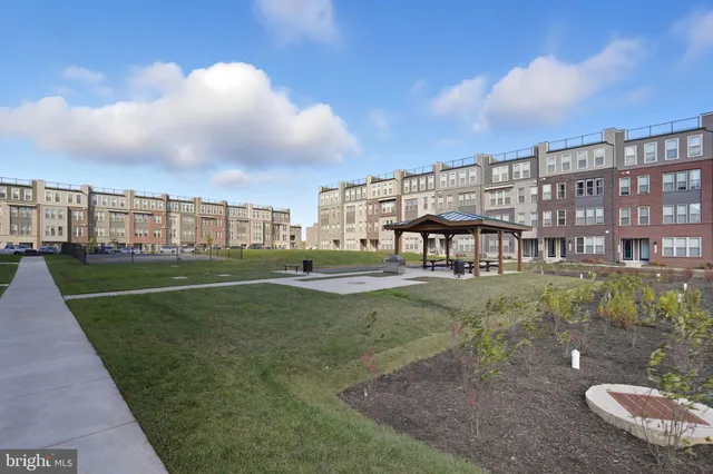 $2,950 | 21731 Dovekie Terrace, Unit 302, Ashburn, VA 20147