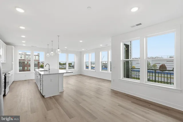 $2,950 | 21731 Dovekie Terrace, Unit 302, Ashburn, VA 20147