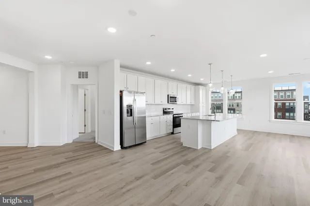 $2,950 | 21731 Dovekie Terrace, Unit 302, Ashburn, VA 20147