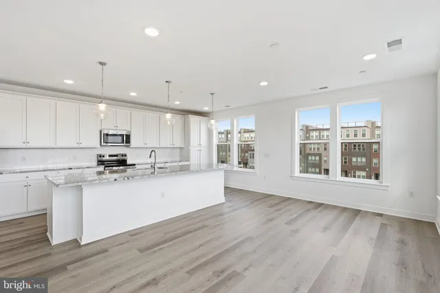 $2,950 | 21731 Dovekie Terrace, Unit 302, Ashburn, VA 20147