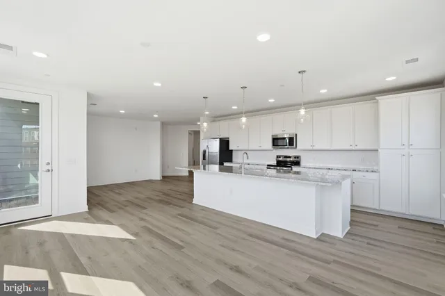 $2,950 | 21731 Dovekie Terrace, Unit 302, Ashburn, VA 20147