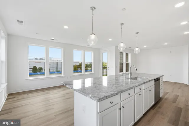 $2,950 | 21731 Dovekie Terrace, Unit 302, Ashburn, VA 20147