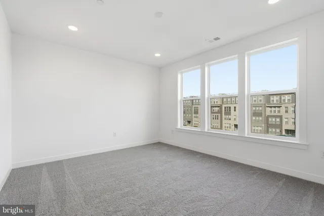 $2,950 | 21731 Dovekie Terrace, Unit 302, Ashburn, VA 20147