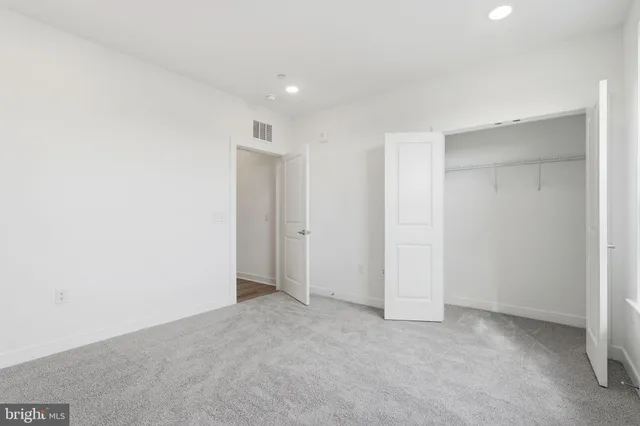 $2,950 | 21731 Dovekie Terrace, Unit 302, Ashburn, VA 20147