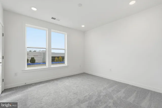 $2,950 | 21731 Dovekie Terrace, Unit 302, Ashburn, VA 20147