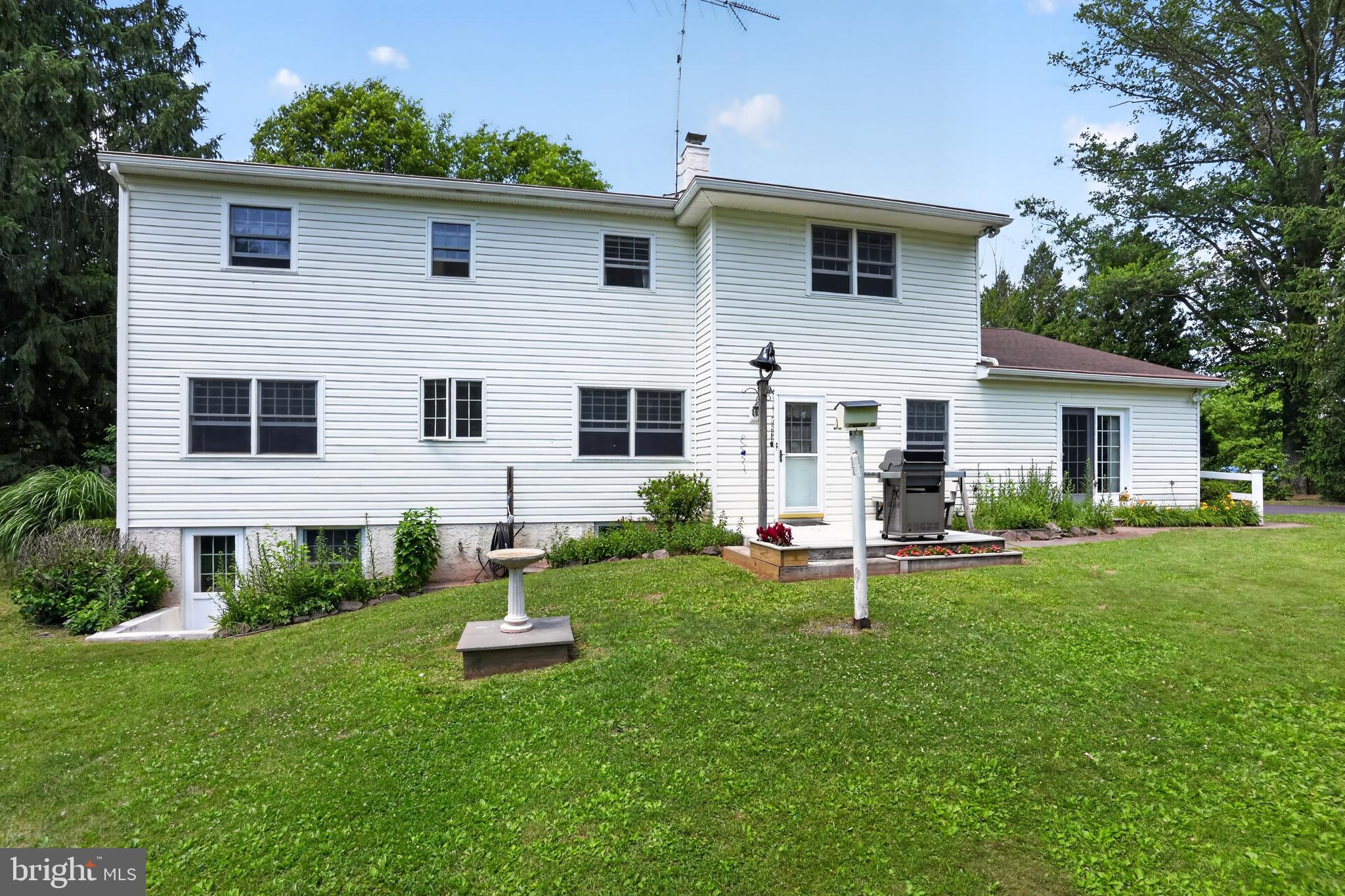 272 Pigeon Creek Road Pottstown, PA 19465 - Photo 3 of 40