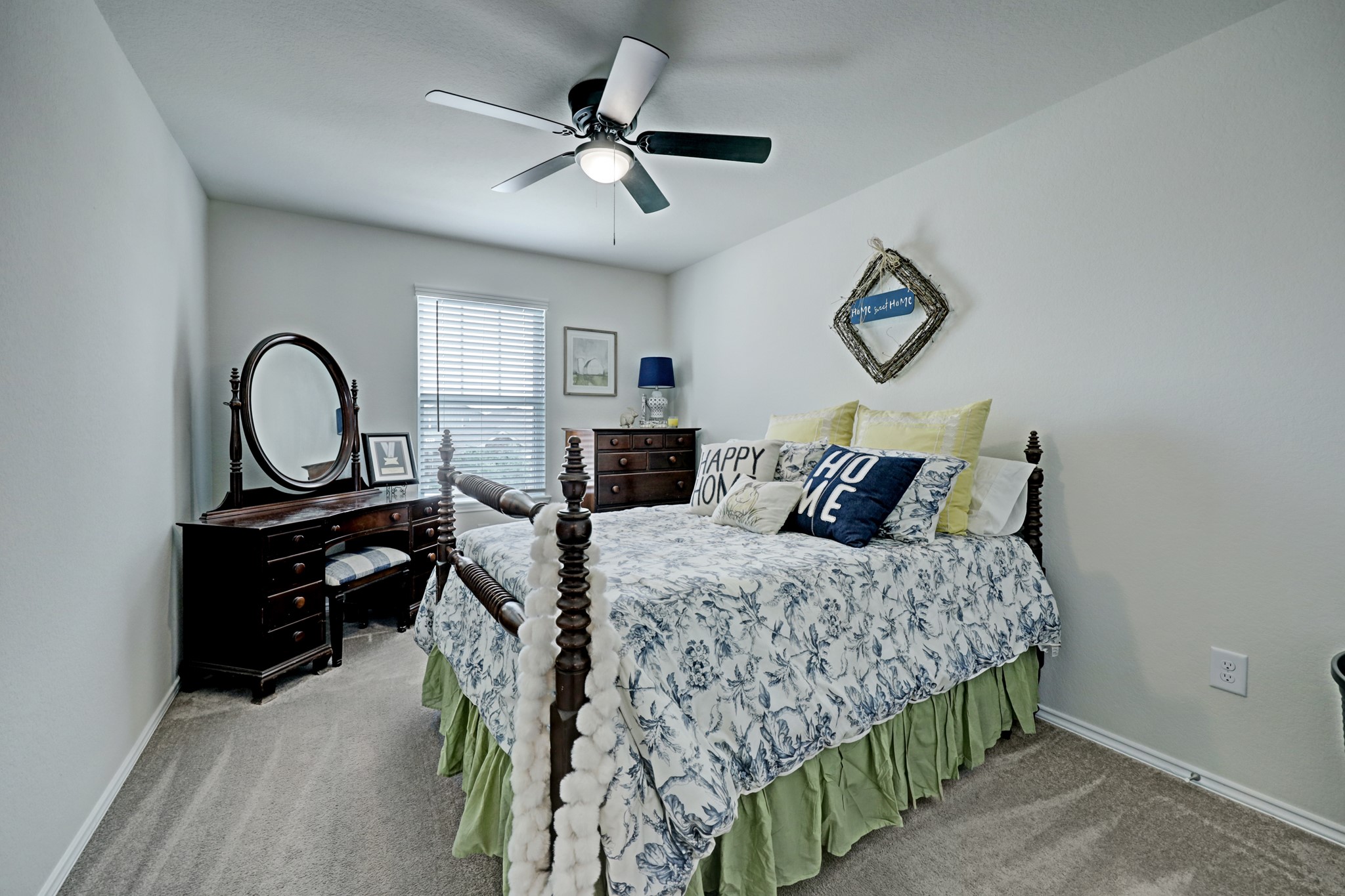 25735 Royal Catchfly Road Katy, TX 77493 - Photo 18 of 31 Secondary bedroom with access to the hall bath.
