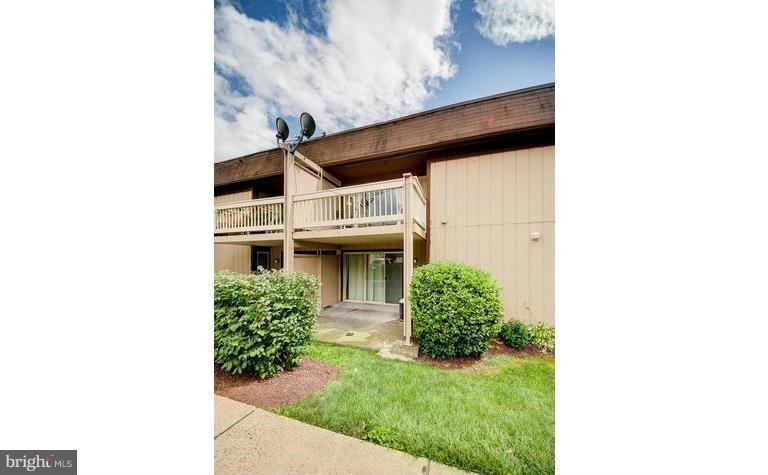 5805 Royal Ridge Drive, Unit H Springfield, VA 22152 - Photo 2 of 15 Exterior (Front)