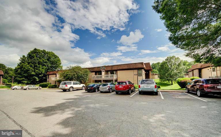 5805 Royal Ridge Drive, Unit H Springfield, VA 22152 - Photo 3 of 15 Exterior (Front)