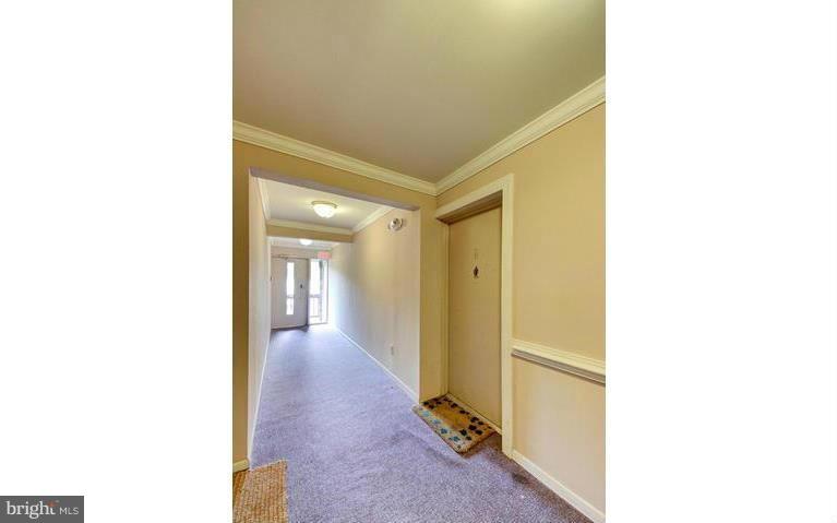 5805 Royal Ridge Drive, Unit H Springfield, VA 22152 - Photo 4 of 15 Interior (General)