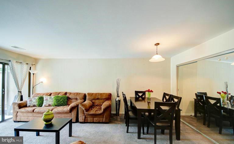 5805 Royal Ridge Drive, Unit H Springfield, VA 22152 - Photo 6 of 15 Living Room