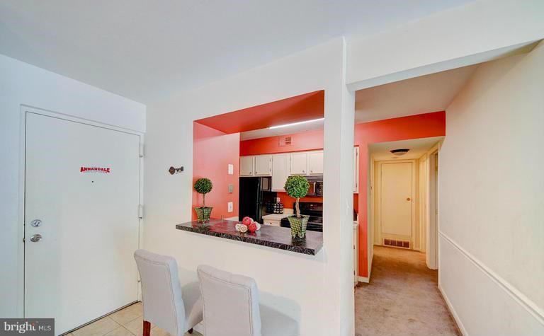 5805 Royal Ridge Drive, Unit H Springfield, VA 22152 - Photo 7 of 15 Kitchen