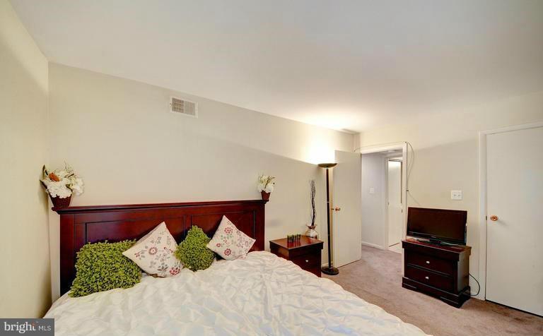 5805 Royal Ridge Drive, Unit H Springfield, VA 22152 - Photo 10 of 15 Bedroom