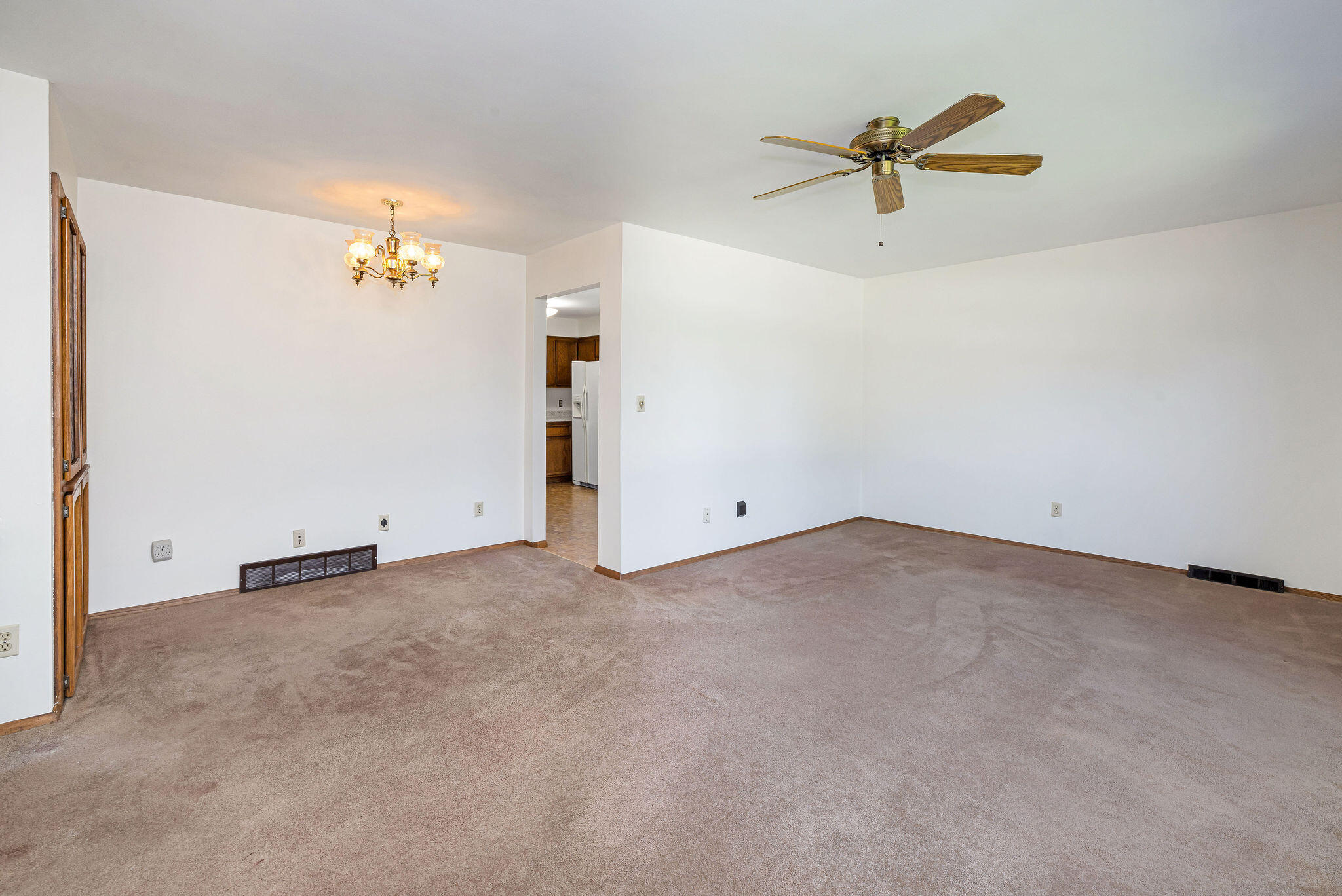 5401 West Cold Spring Road Greenfield, WI 53220 - Photo 4 of 22 223A4161