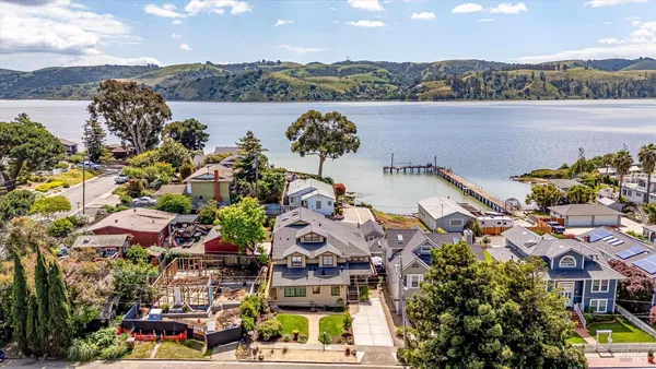 $1,950,000 | 814 West I Street, Benicia, CA 94510