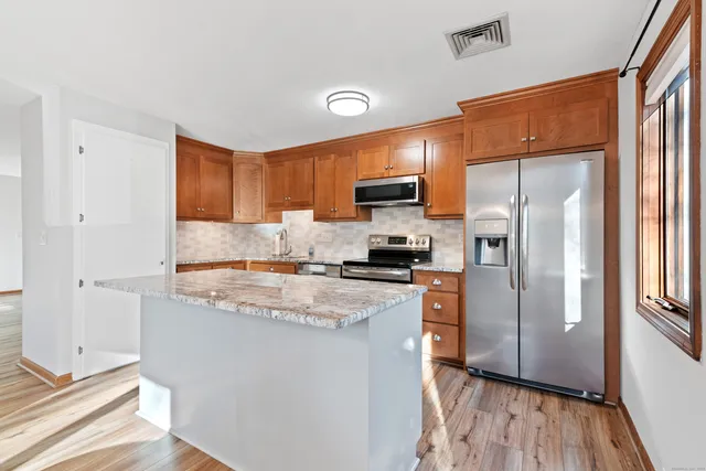 $349,999 | 16 Cardinal Drive, Unit 16, Farmington, CT 06032