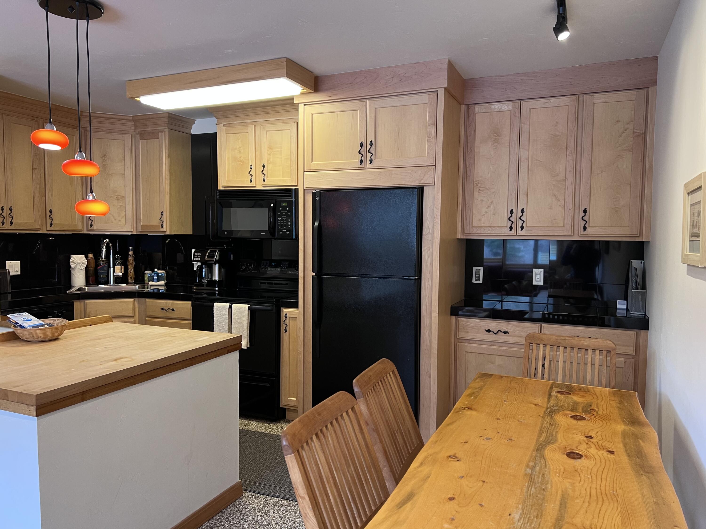 119 Picabo Street, Unit B4 / B5 Ketchum, ID 83340 - Photo 4 of 22 IMG_3568