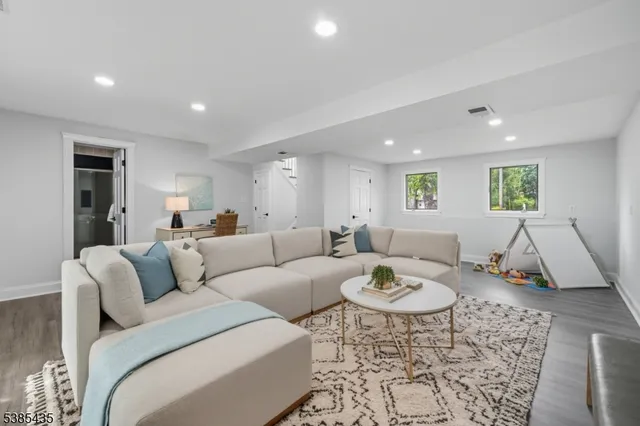 $1,299,000 | 106 Falcon Road, Livingston, NJ 07039