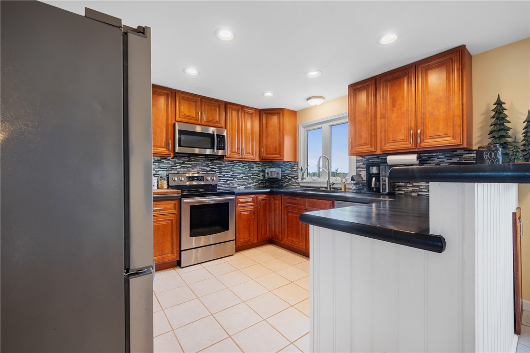 301 Ridge Road Ontario, NY 14519 - Photo 12 of 50