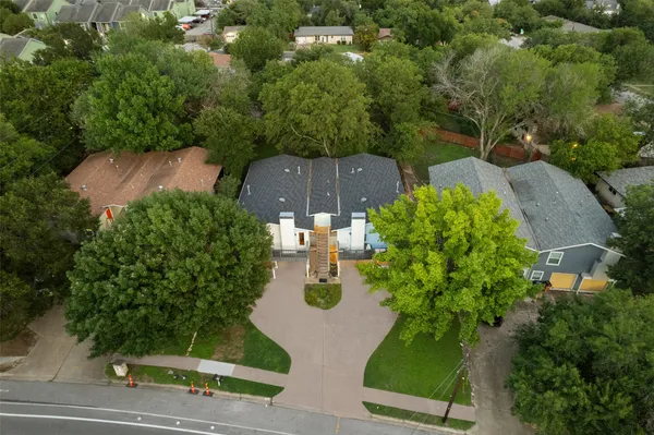 an aerial view of a house with yard swimming pool and outdoor seating